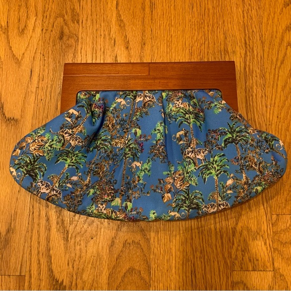 Lilly Pulitzer vintage GWP Bermuda Clutch Blue Thistle Tiger Queen Wooden Handle - Picture 3 of 5